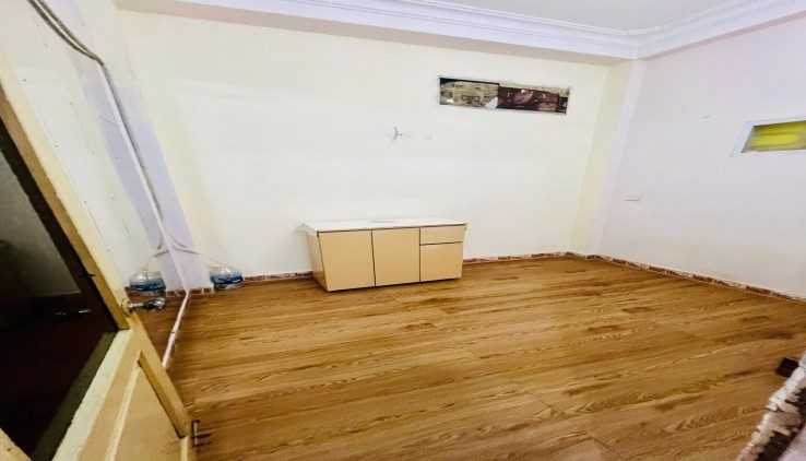 Cho thuê nhà Phố Giếng Mứt, Bạch Mai 35m2, 4 tầng, 4 ngủ, 12 triệu/tháng